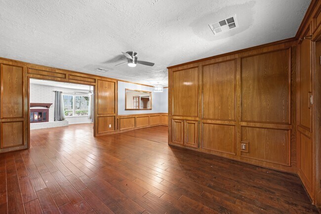 Building Photo - 616 Cannan Dr