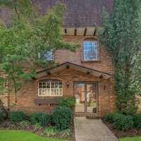Building Photo - Cozy 3 Bed 2 Bath Available Fall 2025!