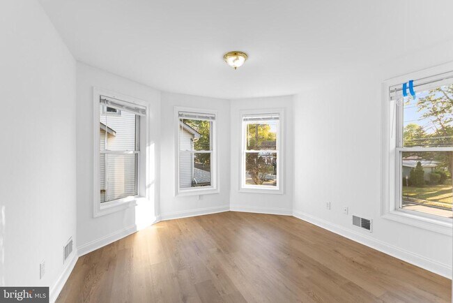 Building Photo - 720 Cinnaminson Ave