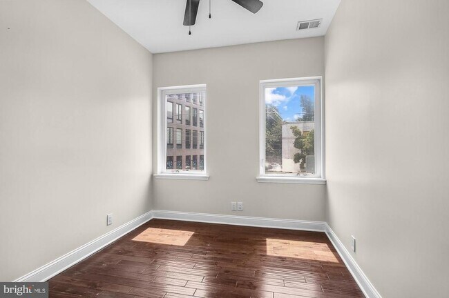 Building Photo - 2050 Frankford Ave