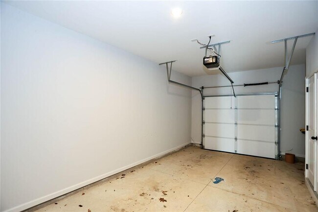 Building Photo - 313 Skylar Way SE