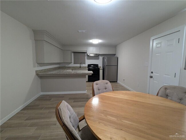 Building Photo - 19 Briarwood Dr