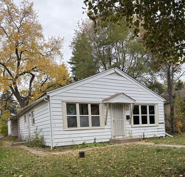 Primary Photo - 3BR SINGLE FAMILY, YARD, GARAGE, FULL BASEMENT, NICE!!