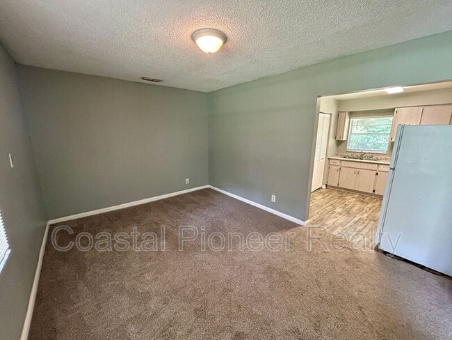 Building Photo - 2507 Lenna Ave