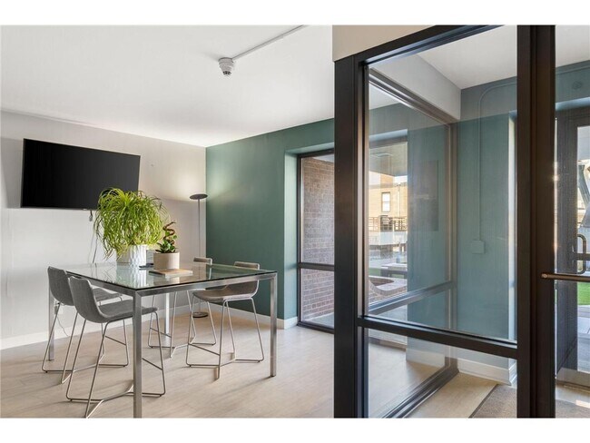 Building Photo - 48 Groveland Terrace