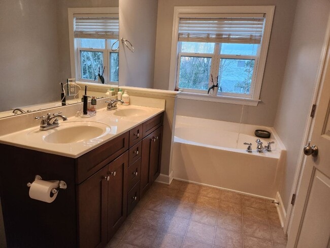 Building Photo - 2015 Fieldhouse Ave