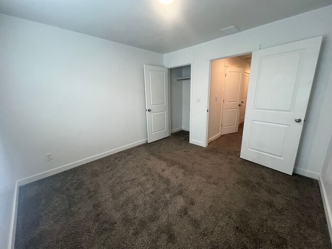 Building Photo - Charming Townhome in Provo, UT