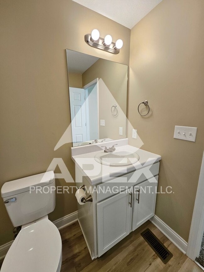 Building Photo - AVALON TOWNHOMES – LIKE NEW - 2 Bd/2.5 Ba Townhome off Topside Road with convenient access to Mar...