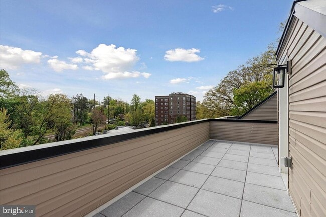 Building Photo - 367 W Hortter St