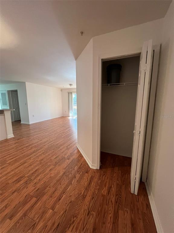 Building Photo - 5471 Vineland Rd