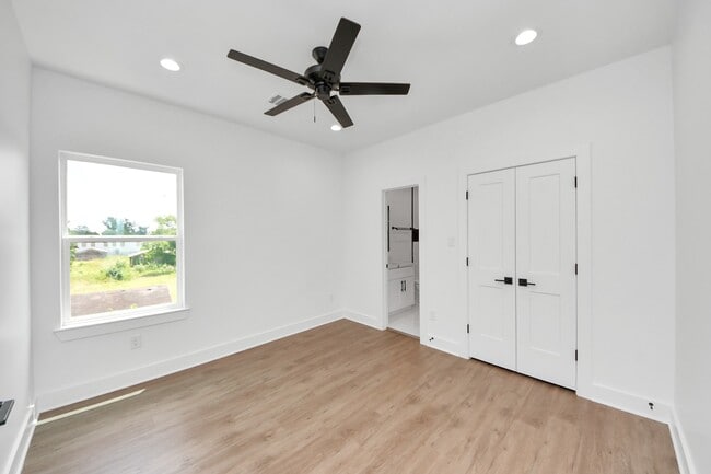 Building Photo - 5029 Broom St