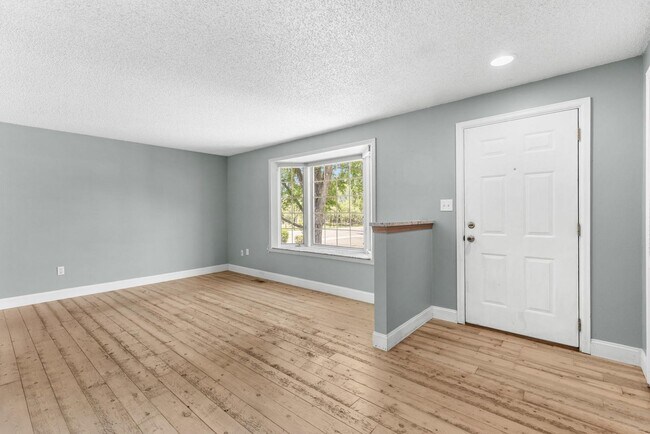 Building Photo - Available NOW! 3 Bedroom 1 Bath Beautiful Home in Arvada!