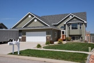 Building Photo - Big, Beautiful Home in Black Hawk/Summerse...