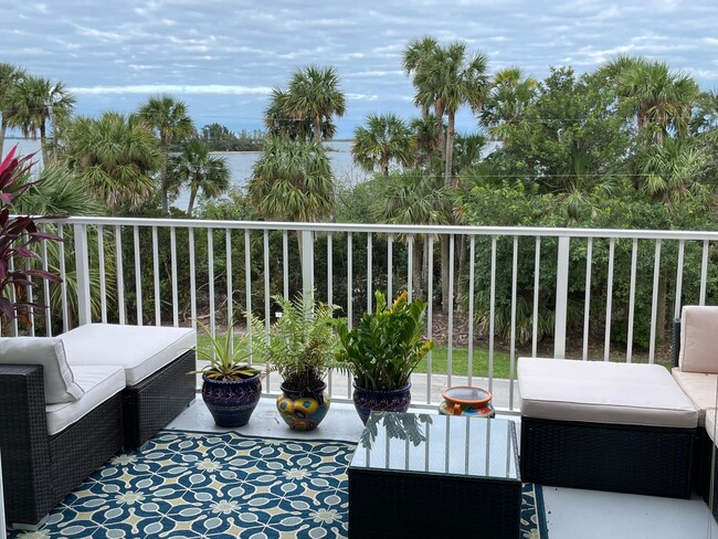 Building Photo - Upscale 3 BR Furnished Condo in Inlet at S...