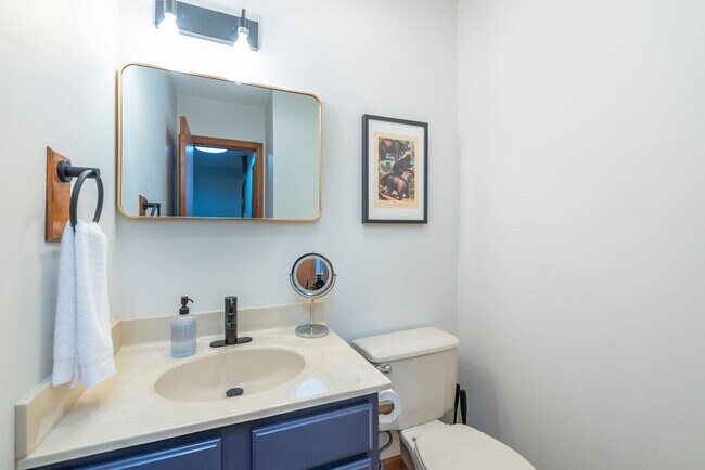 Building Photo - 41 Little Forest Dr