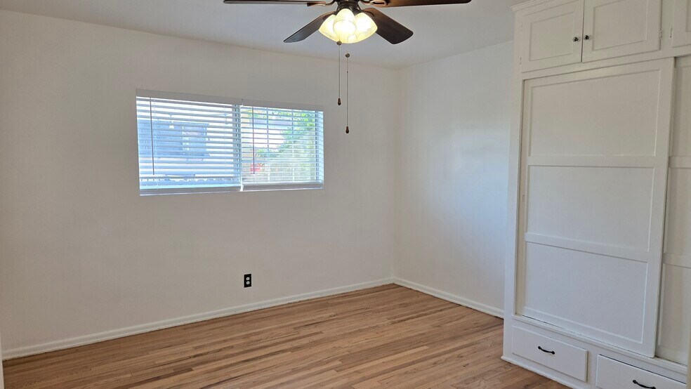 Building Photo - 3552 Locke Ave