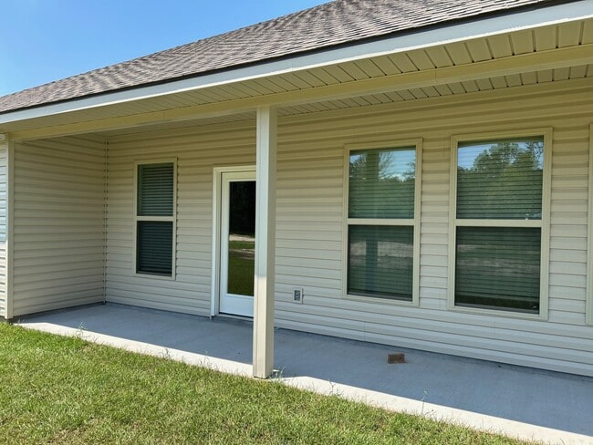 Building Photo - 41366 Rosewood Ln