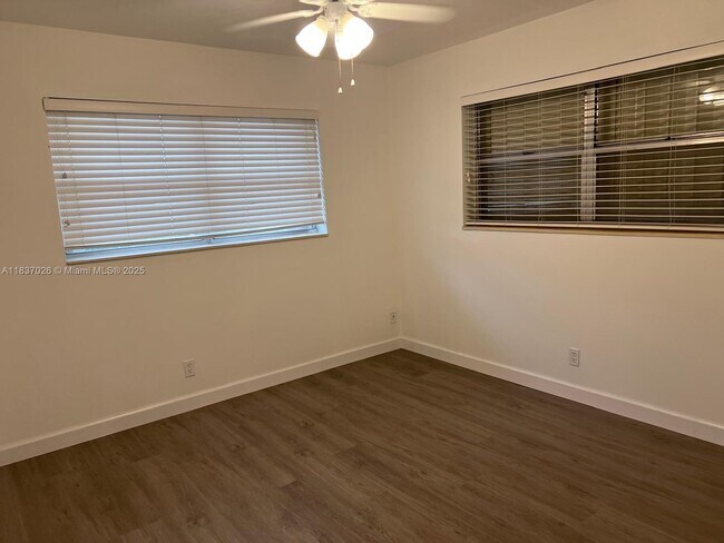 Building Photo - 131 Lake Anne Dr