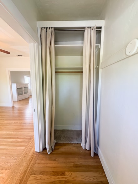 Bonus Closet - 2522 Capitol Ave