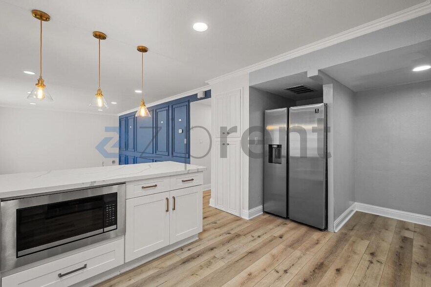 Building Photo - Unit