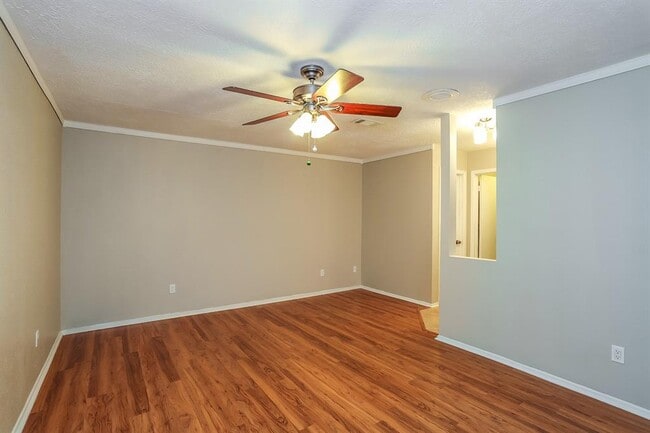 Building Photo - 613 W Castle Harbour Dr