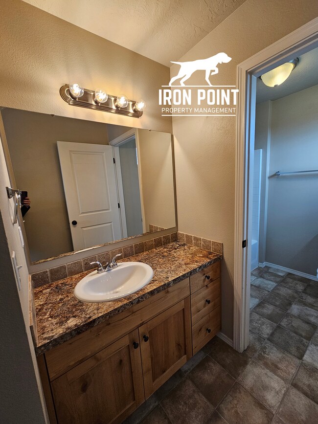 Building Photo - SC5700