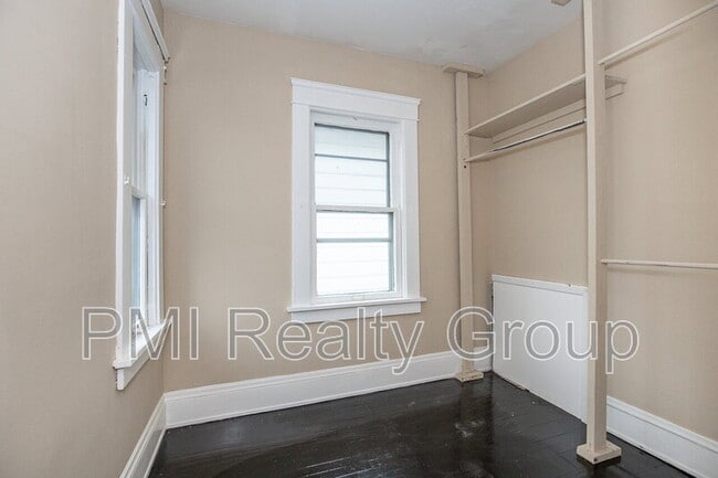 Building Photo - 888 Evangeline Rd