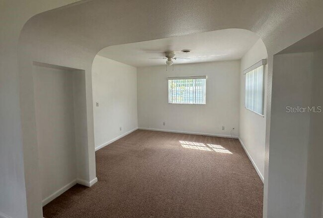 Building Photo - 3912 5th St Cir E