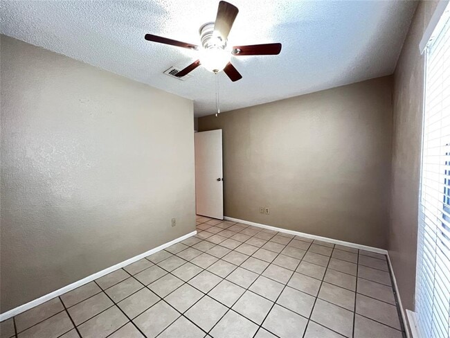 Building Photo - 13355 Water Oak Ln