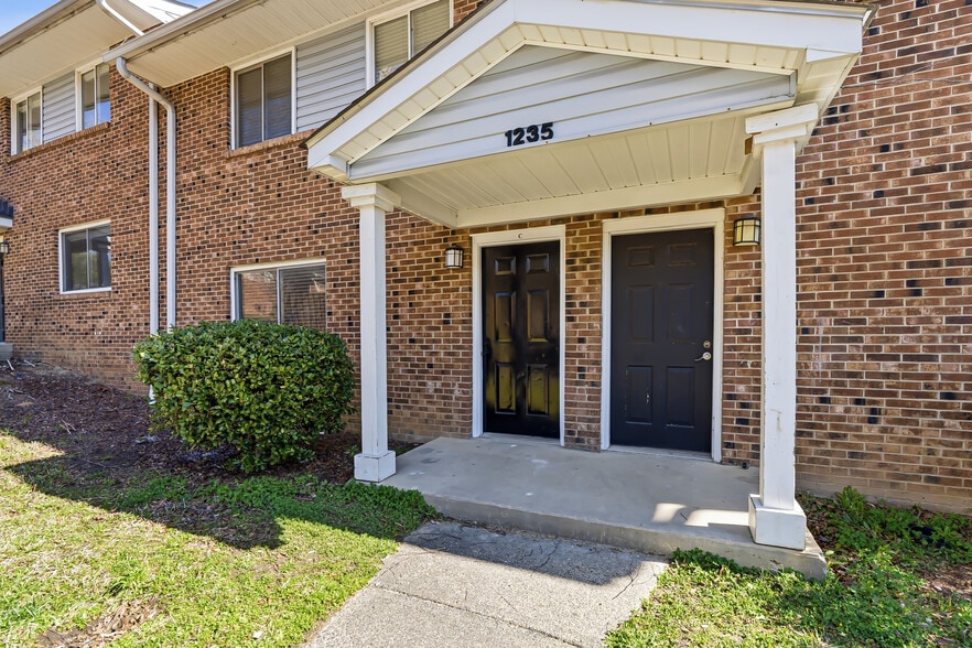 Building Photo - Reserve @ Blu Townhomes