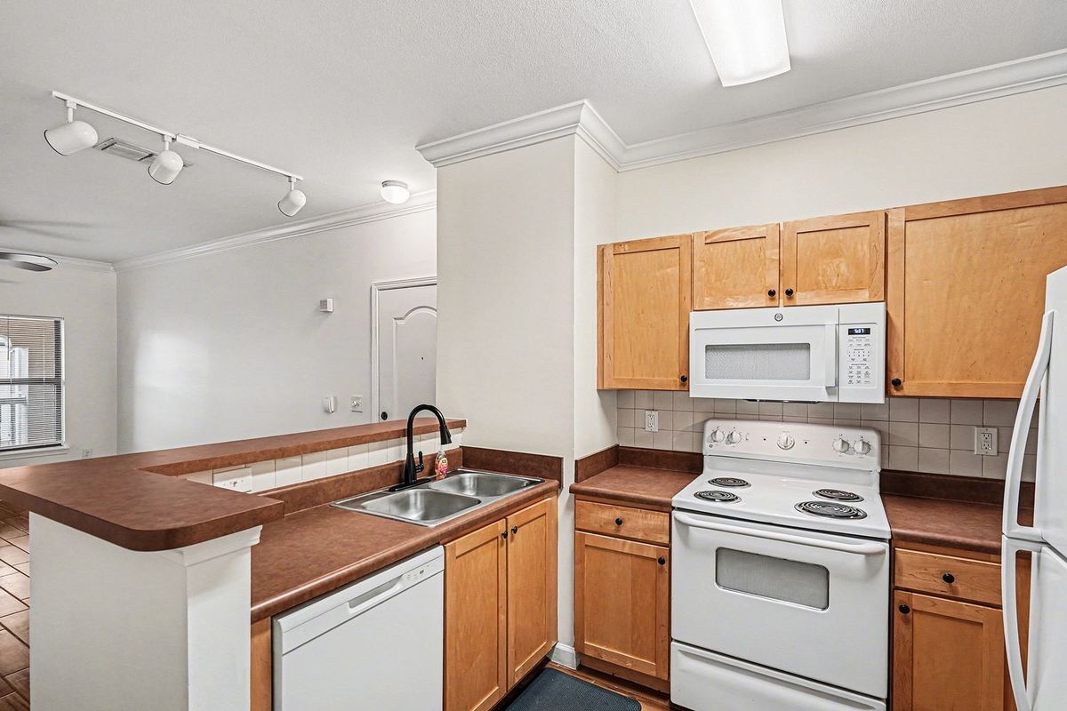 Building Photo - 6440 Borasco Dr