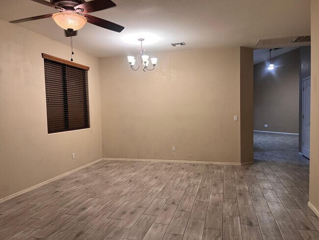 Building Photo - 3107 E Kingbird Pl