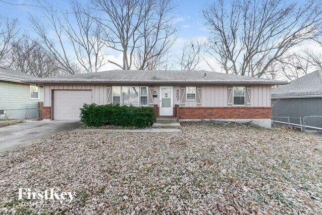 Primary Photo - 8607 Elm Ave