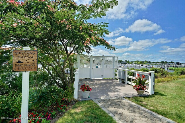 Building Photo - 2 Newport Ct