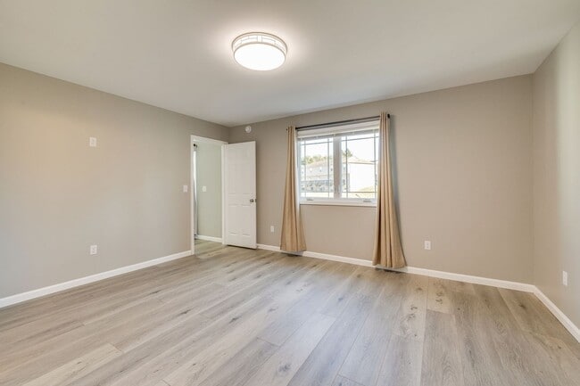 Building Photo - Gorgeous 3 br/2.5 bath Condo in Abingdon VA