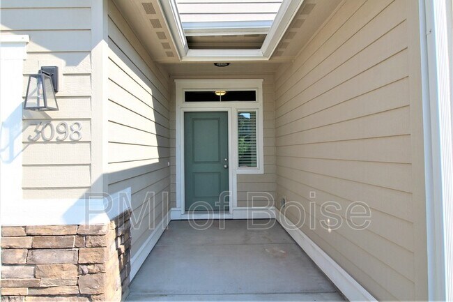 Building Photo - 3098 W Everest St