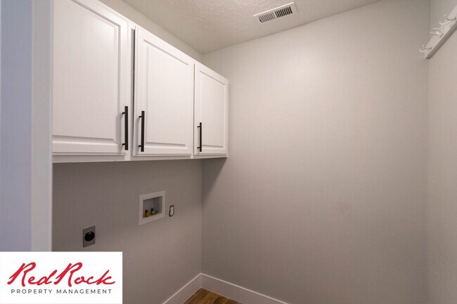 Building Photo - 3 Bedroom Home With 2 Car Garage In St. George