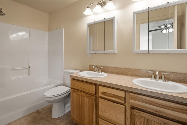 Building Photo - 11 Muskrat Dr