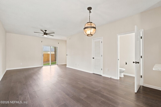 Building Photo - 577 Scrub Jay Dr