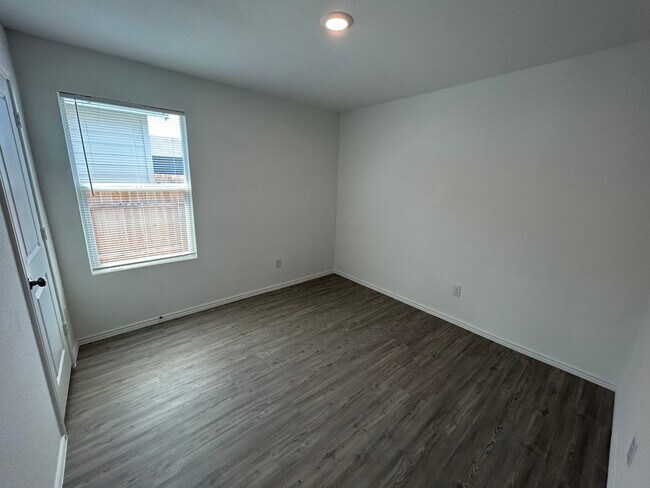 Building Photo - **APPLICATION RECEIVED** BEAUTIFUL 3 Bedroom / 2 Bath Home w/ Community Park & Pool!