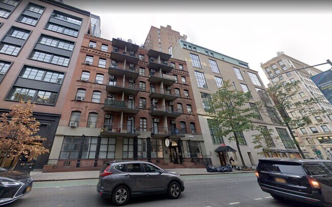 Building Photo - 10 E 14th St