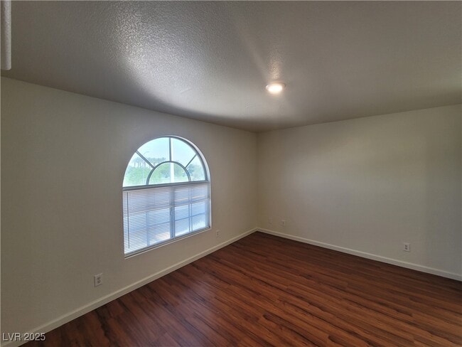 Building Photo - 3125 N Buffalo Dr