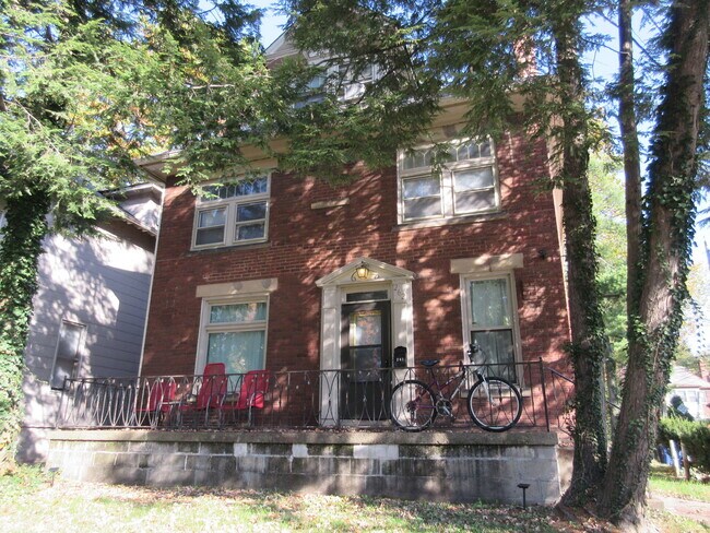 Primary Photo - 262 E 19th Ave
