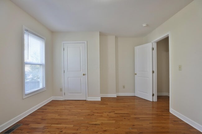 Building Photo - 127 E Hudson St