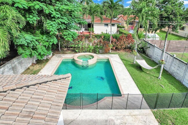 Building Photo - 5781 SW 25th St