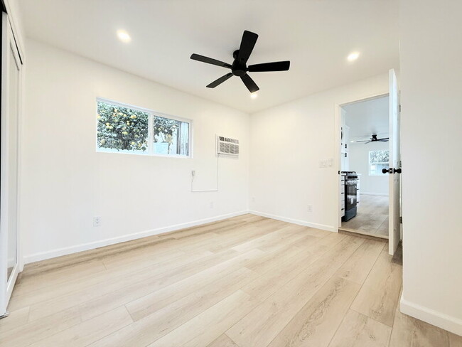 Building Photo - 1163 1/2 East 70th Street