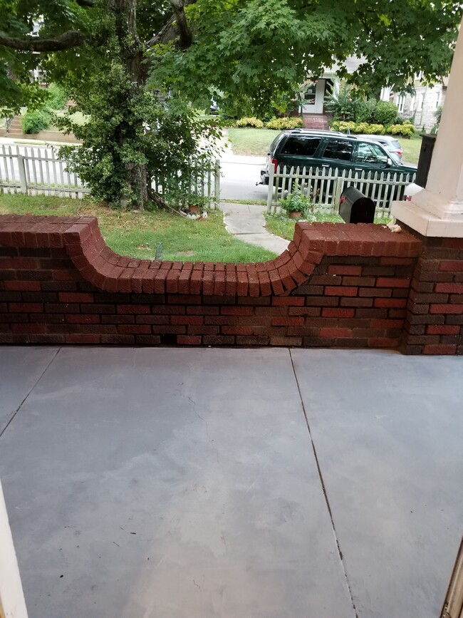 covered front porch - 1706 Villa Pl