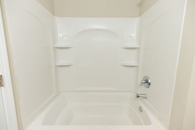 Building Photo - 121 Goldfinch Ave