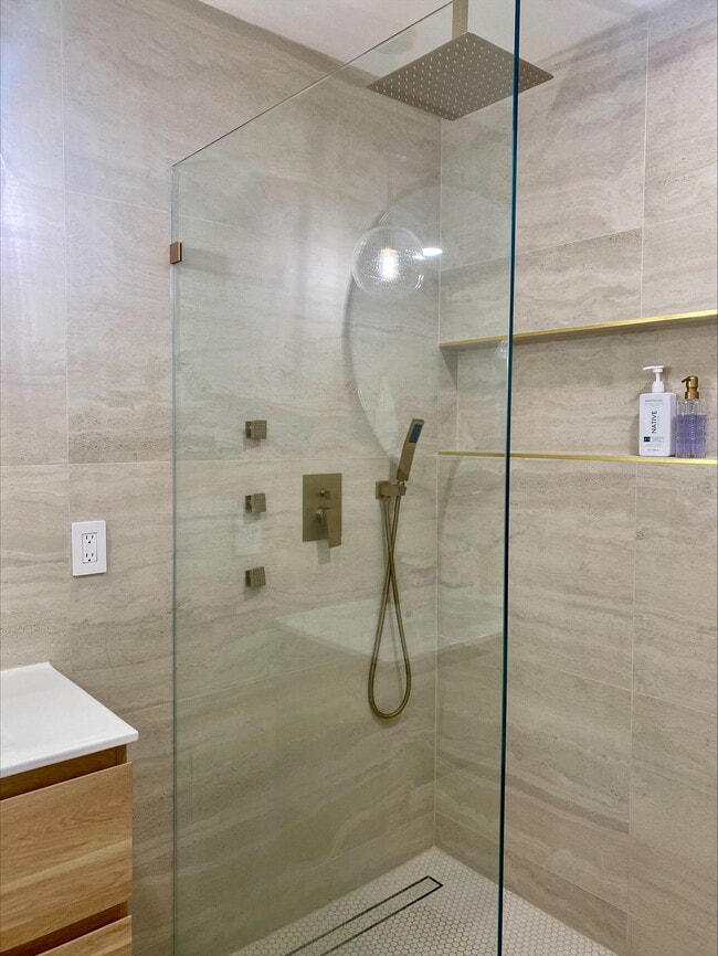 Building Photo - 1960 NE 30th St