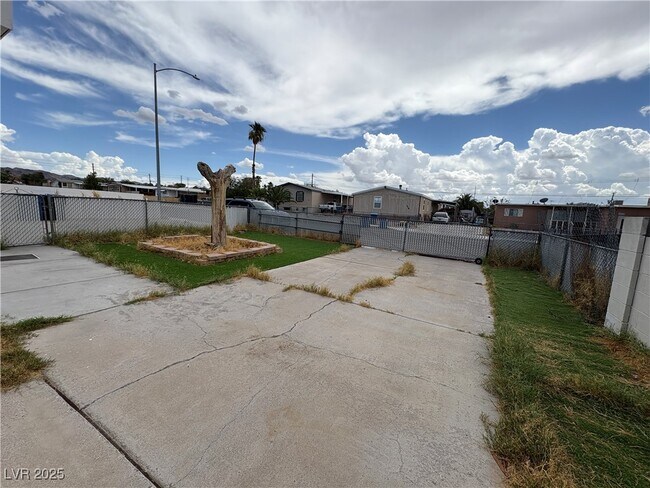 Building Photo - 249 Shoshone Ln